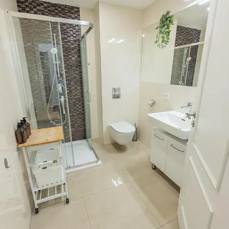 2br - 1 - Elevator - Self Check-in Prag