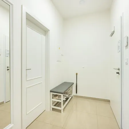2br - 1 - Elevator - Self Check-in